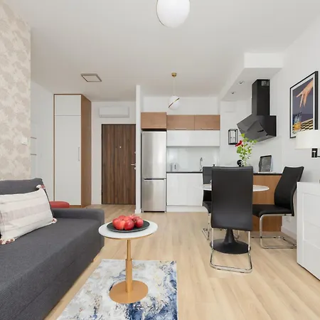 Sarmacka 25 Next To Medicover And Paley *